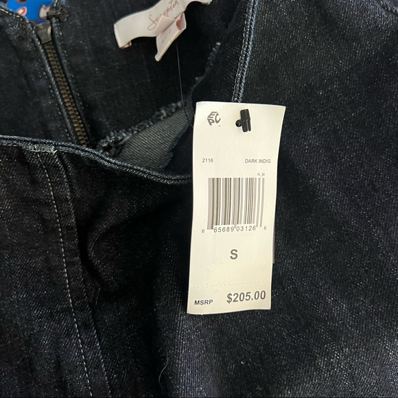 Scripted Jean skirt - Picture 4 of 5